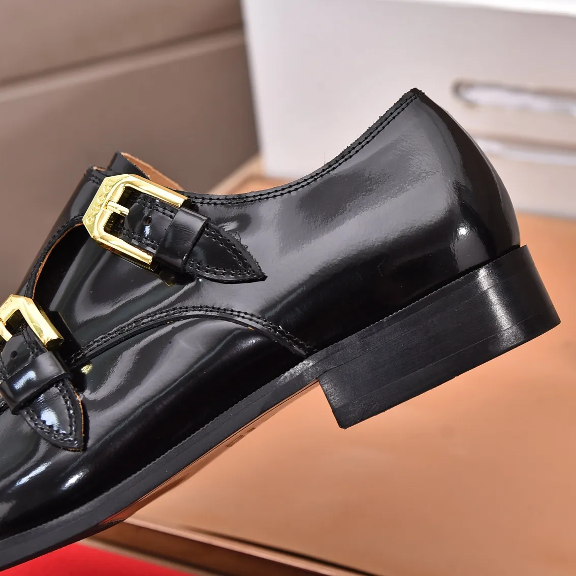 Men's shoes 💰560 (high-end, all cowhide) GUCCI high-end formal leather shoes, original imported fabrics from Italy, cowhide lining, original hardware. I believe you will be struck by it from the first moment you see it. The avant-garde atmosphere can no longer fully interpret its elegance. AAA grade rubber outsole, super comfortable. Original counter last, ensuring its original version and quality. The simple upper ensures its comfort and breathability. A pair of truly good shoes has its own unique soul, famous quality, regular size 38-44 (45 46 customized)